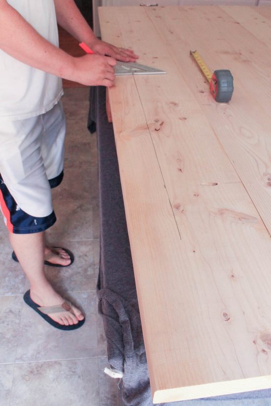 Farmhouse table DIY with removable legs