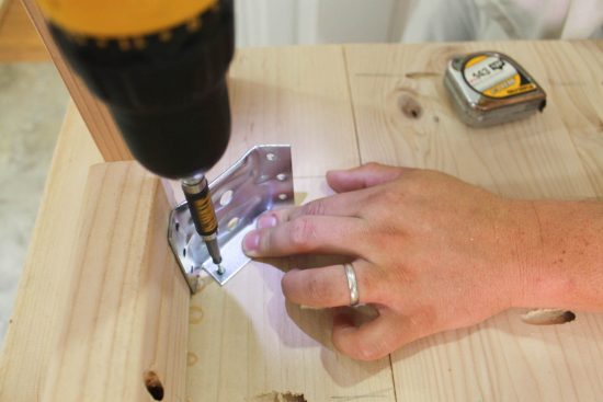 Farmhouse table DIY with removable legs