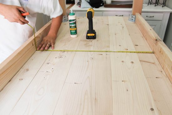 Farmhouse table DIY with removable legs