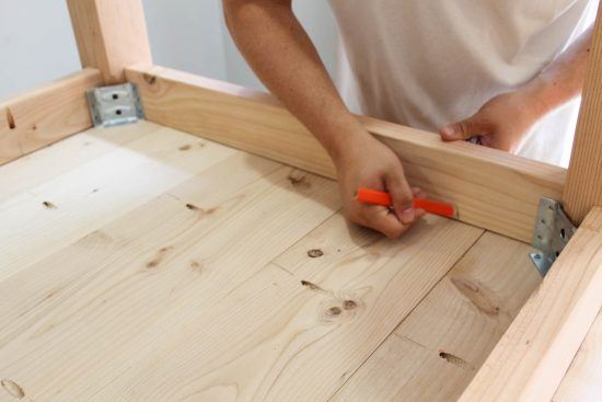 Farmhouse table DIY with removable legs