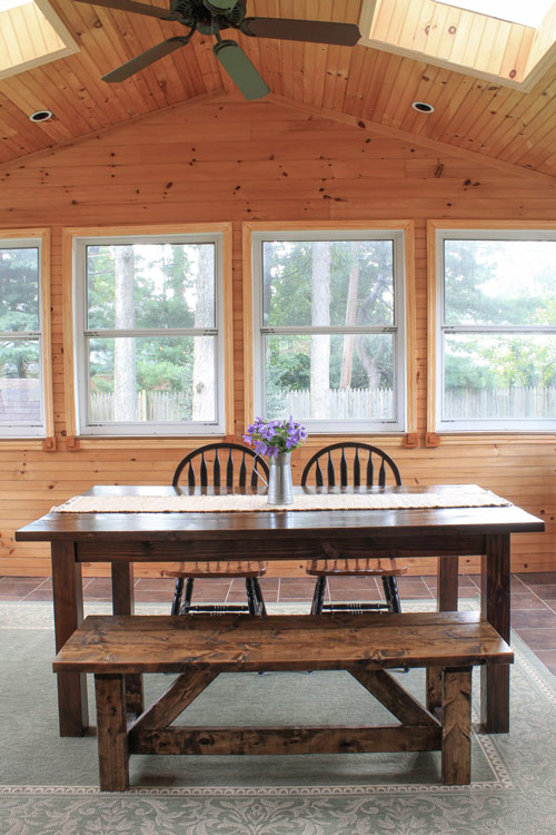 Farmhouse table DIY with removable legs