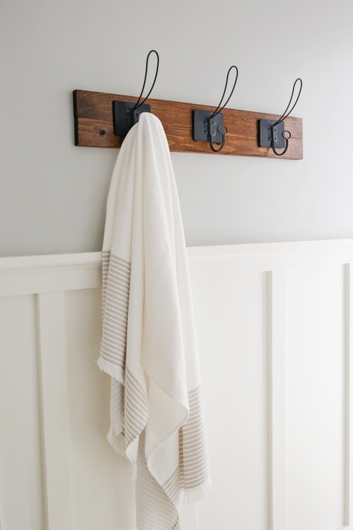 How to Make a DIY Accordion Coat Rack --{Free Plans & Video Tutorial}