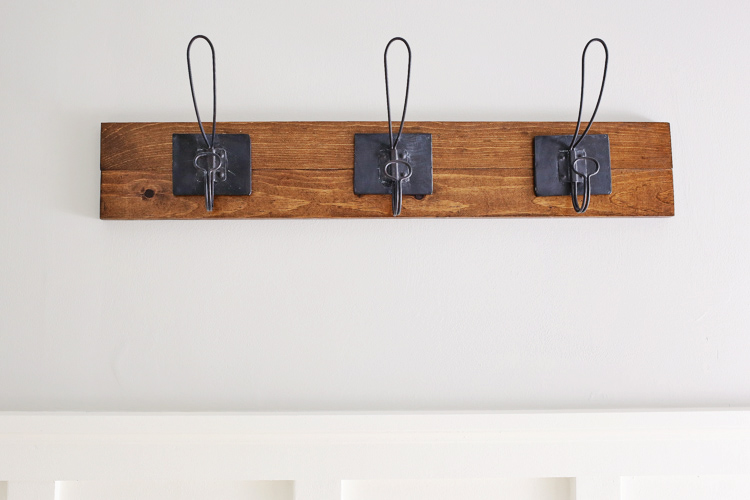 Farmhouse style DIY towel rack