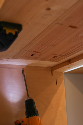 attaching DIY TV stand top to the base with drill and kreg screws