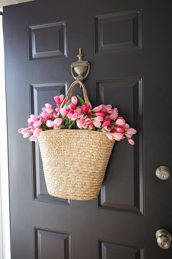 https://angelamariemade.com/wp-content/uploads/2018/03/Easy-Spring-Basket-Tulip-Wreath-DIY-IMG_0816.jpg