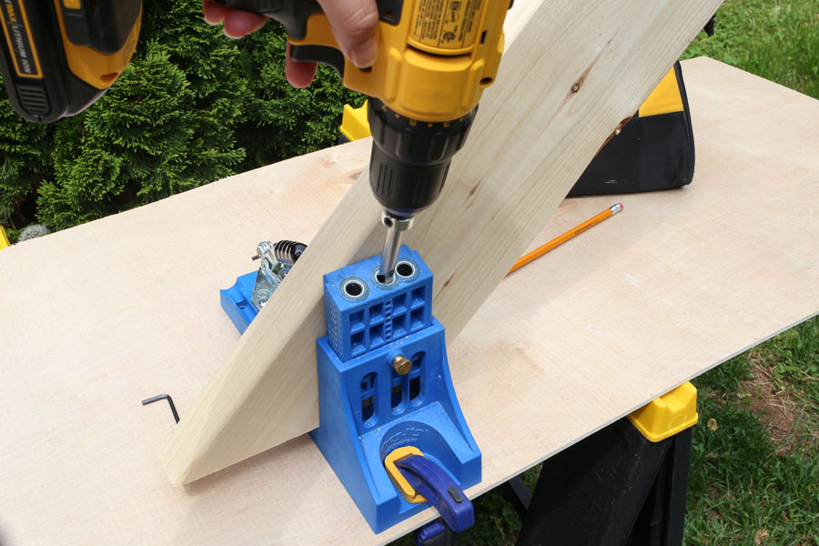 How to Use a Kreg Jig to drill pocket holes into wood