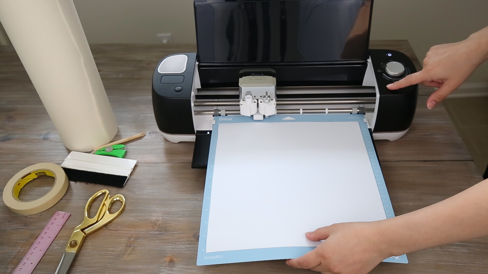 loading cricut with vinyl