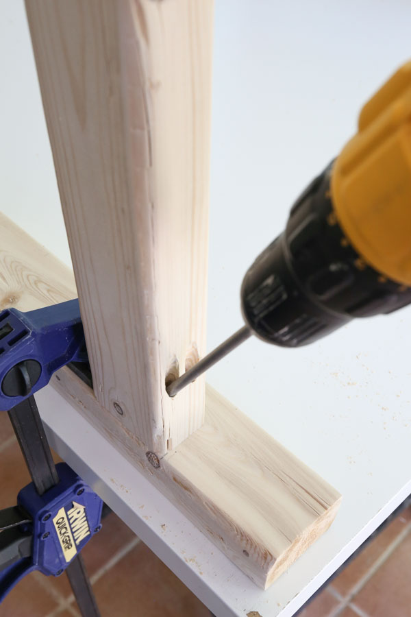 attaching table legs together with pocket holes and screws