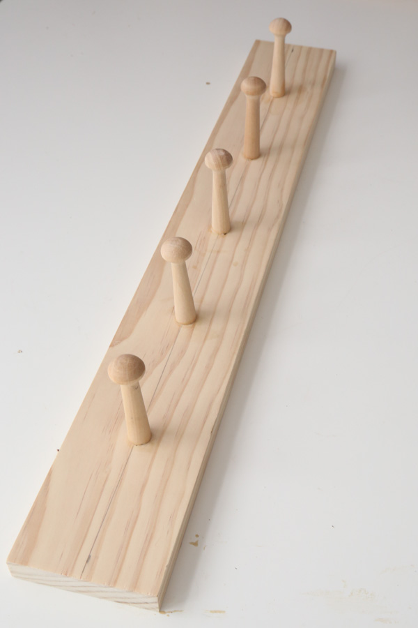 Wood Peg Rack, Wood Peg Rack for Six Coats or Jackets