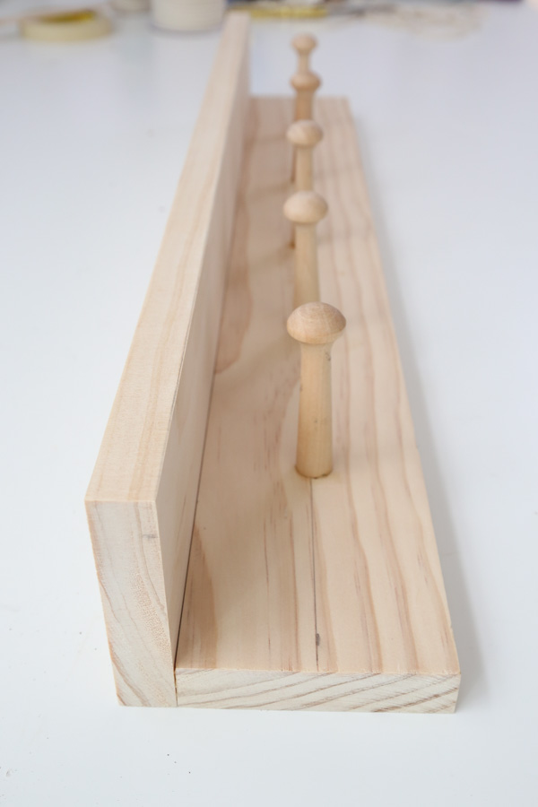 How to Make a Wooden Peg Rack with Shaker Pegs