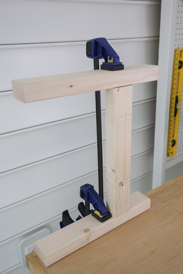 attaching table side frames together with clamps and kreg screws