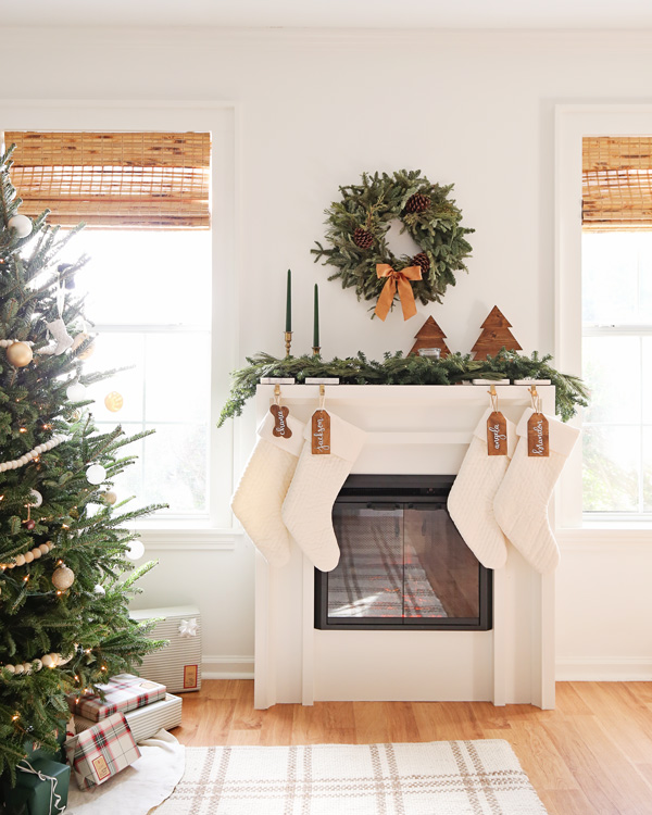 DIY Wood Star Mantlepiece Tutorial - Decorate Your Christmas Mantle