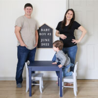 Pregnancy announcement with DIY kids table