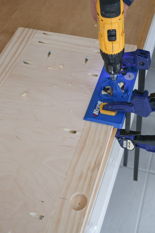 using kreg concealed hinge jig to drill hinge holes for DIY cabinet door