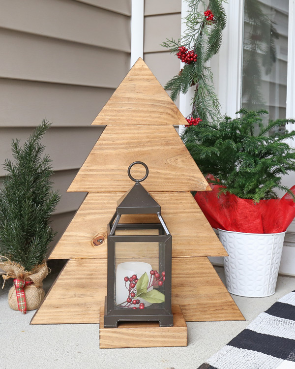 DIY wooden Christmas tree for outdoor holiday decor