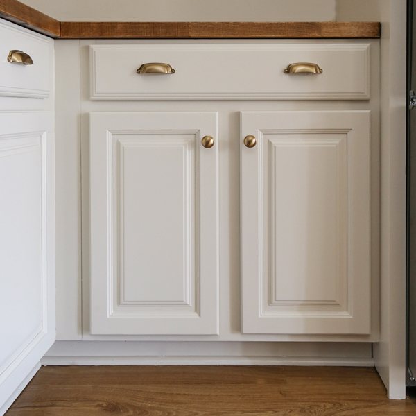 how to choose hardware for kitchen cabinets with testing knobs on cabinets