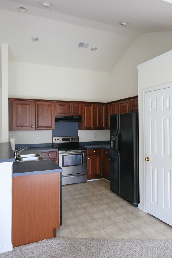 outdated before kitchen makeover