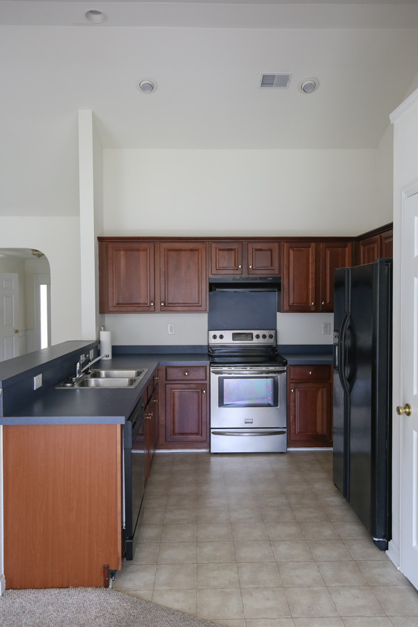 outdated before kitchen makeover