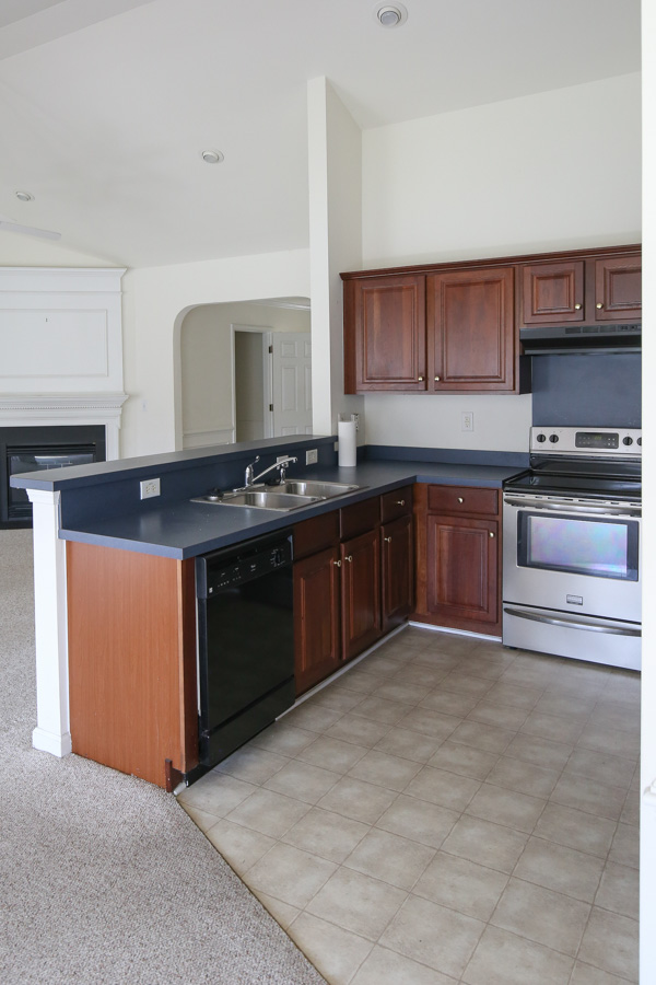 outdated before kitchen makeover