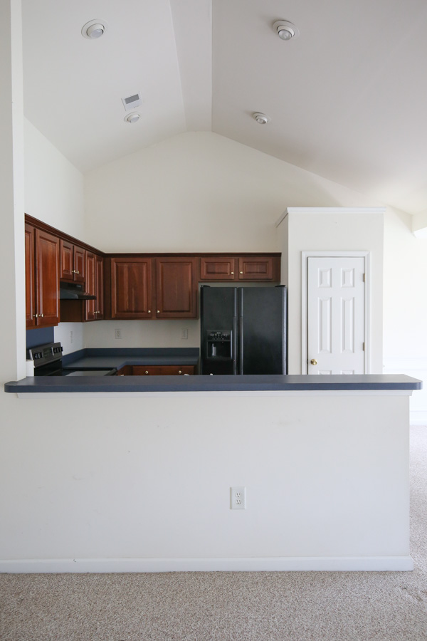 outdated before kitchen makeover