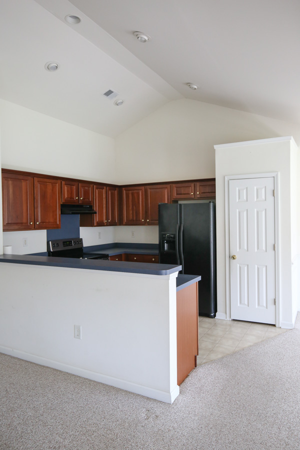 outdated before kitchen makeover