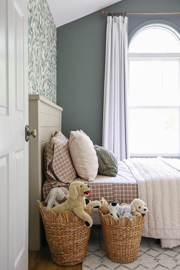 big boy bedroom decor and bedding. rustic woodland theme.
