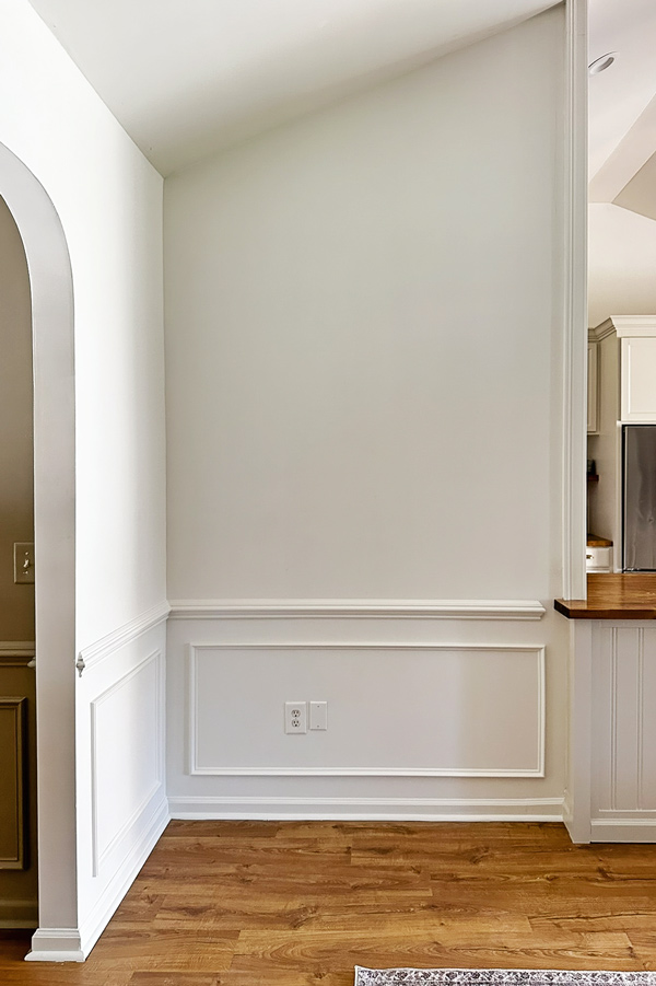 wainscoting with chair rail and picture frame molding